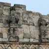 Kriegerstatuen am Palast der Masken, Kabah, Puuc-Route
